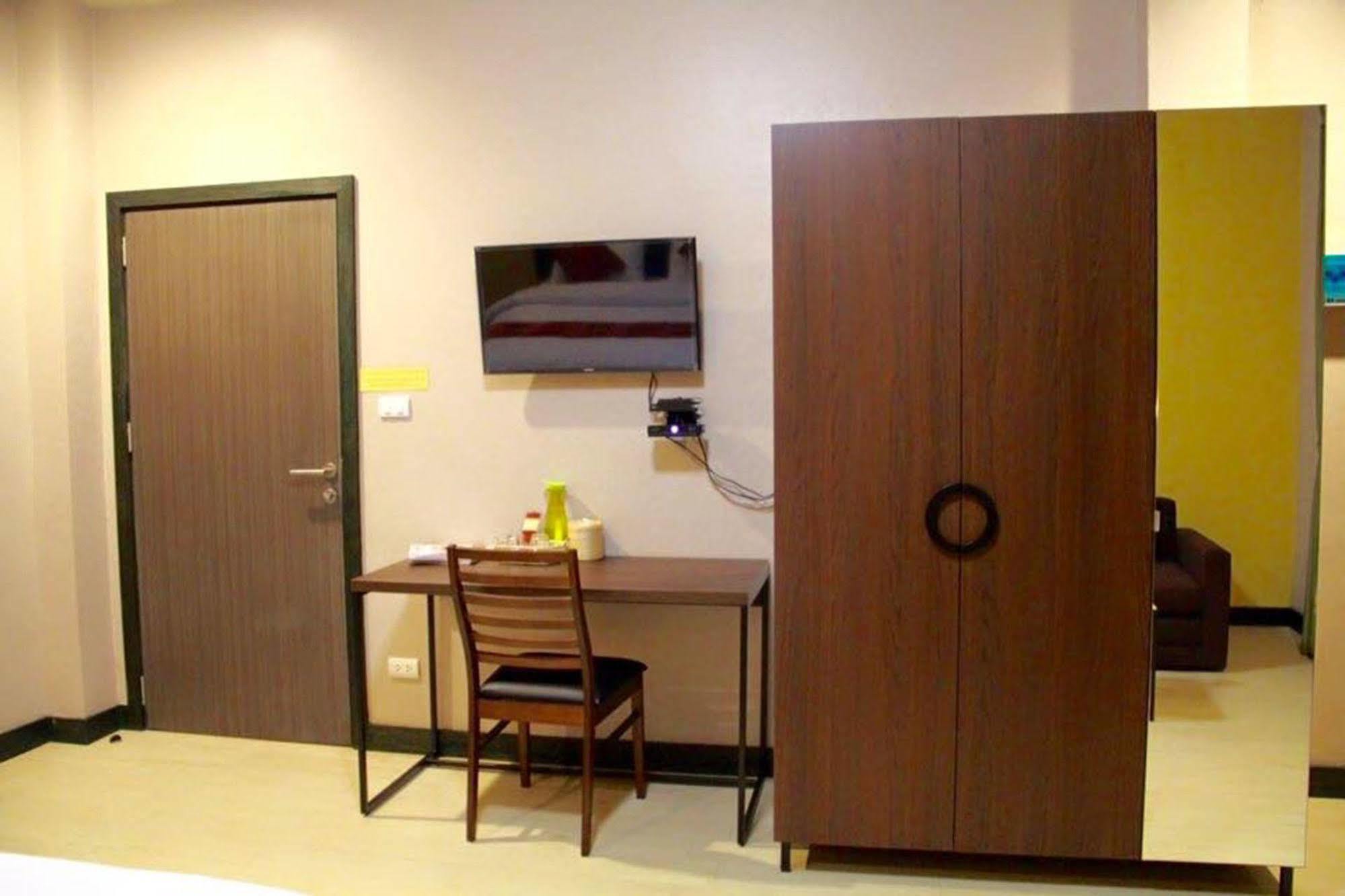 Mulberry House Hotel Pak Thong Chai Bagian luar foto