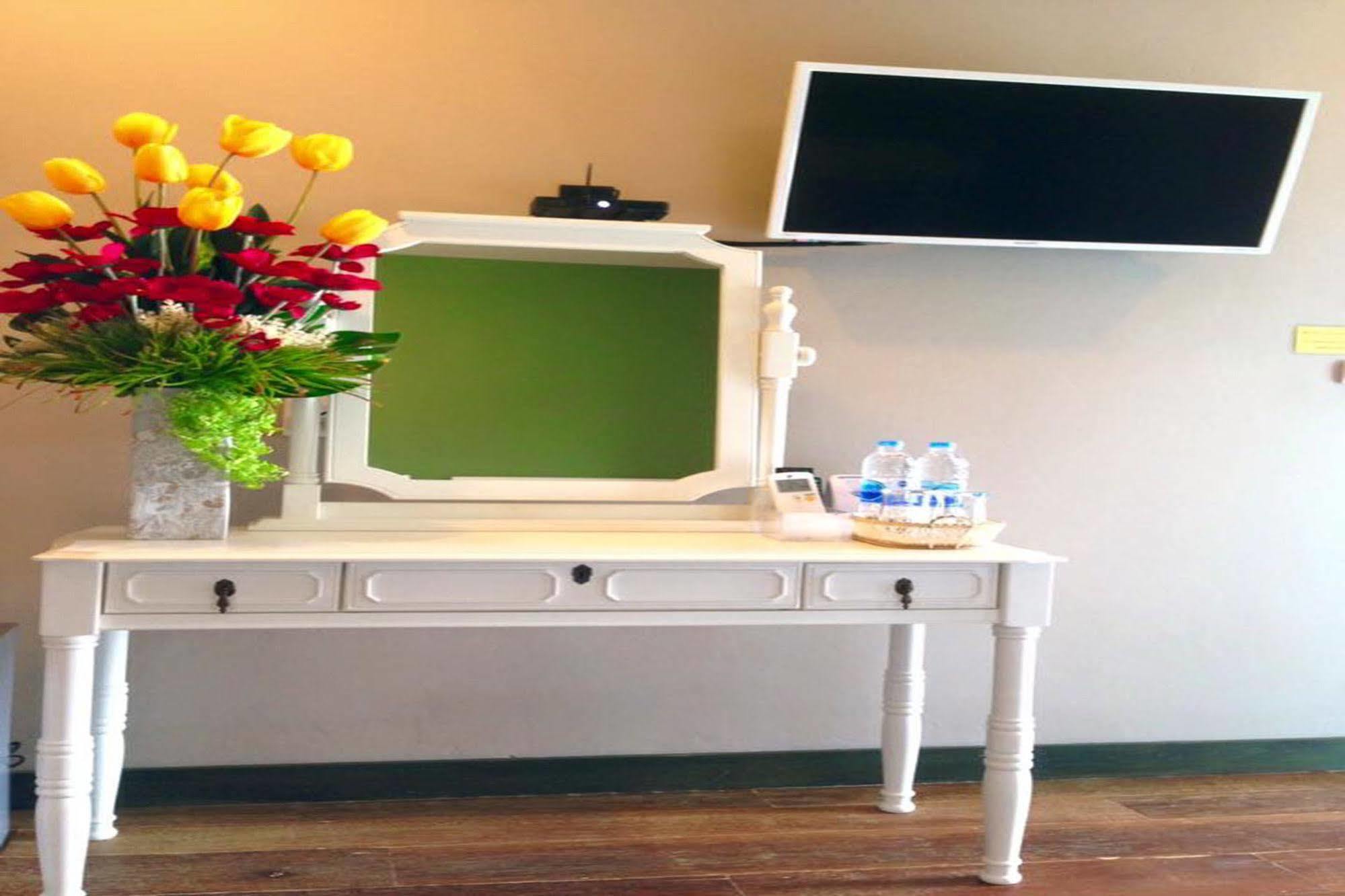 Mulberry House Hotel Pak Thong Chai Bagian luar foto