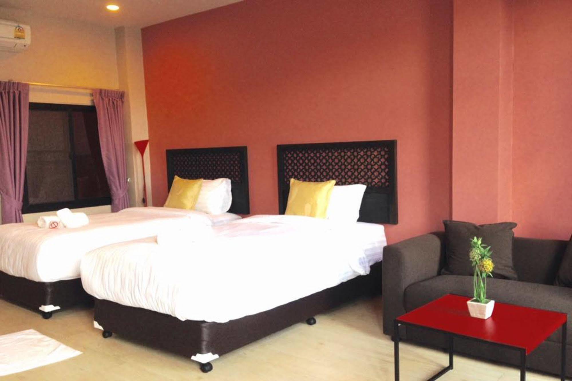 Mulberry House Hotel Pak Thong Chai Bagian luar foto