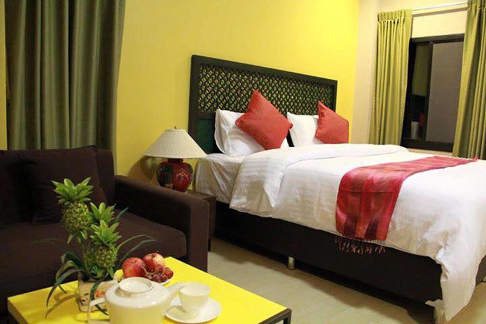 Mulberry House Hotel Pak Thong Chai Bagian luar foto