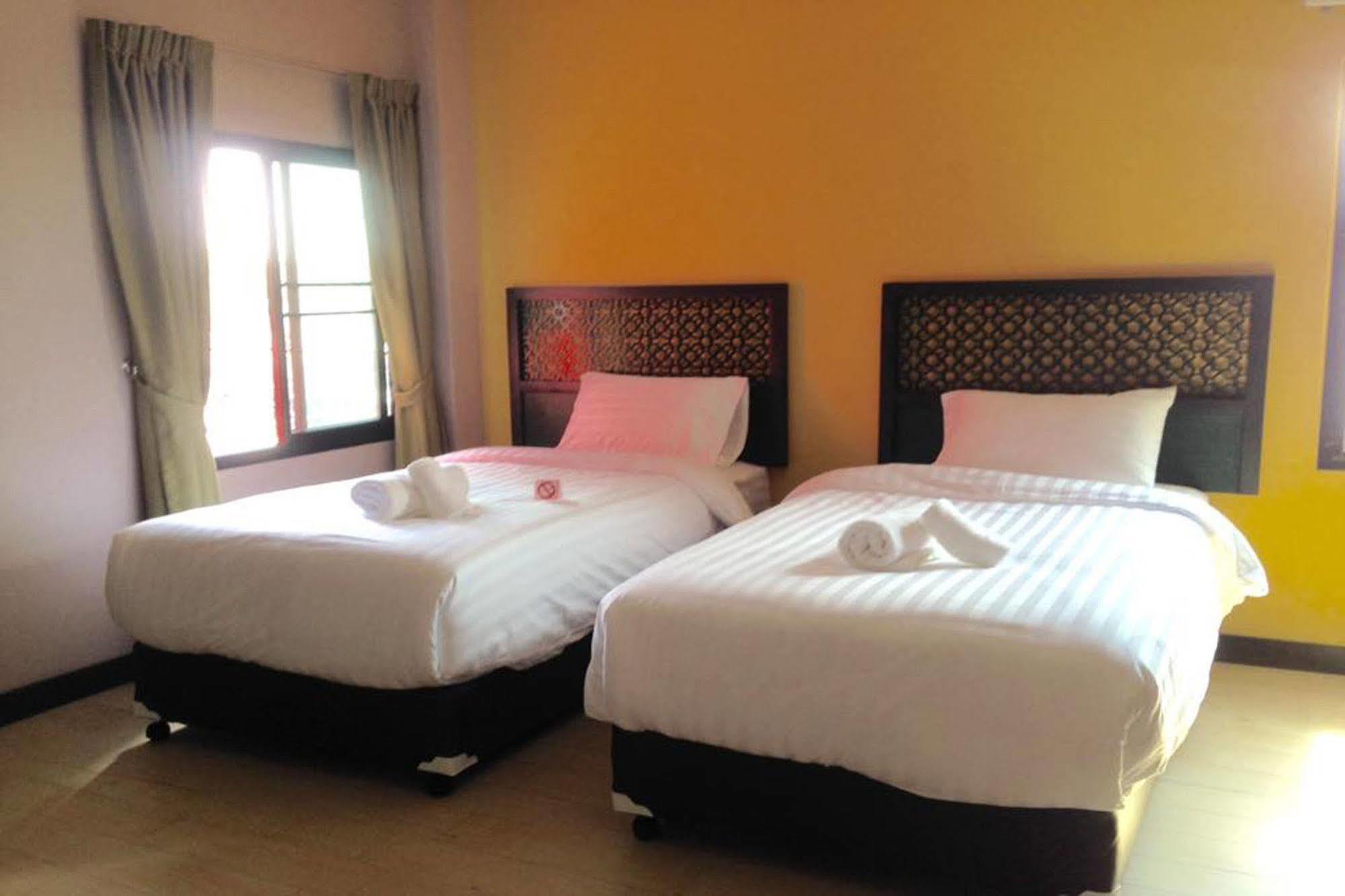 Mulberry House Hotel Pak Thong Chai Bagian luar foto