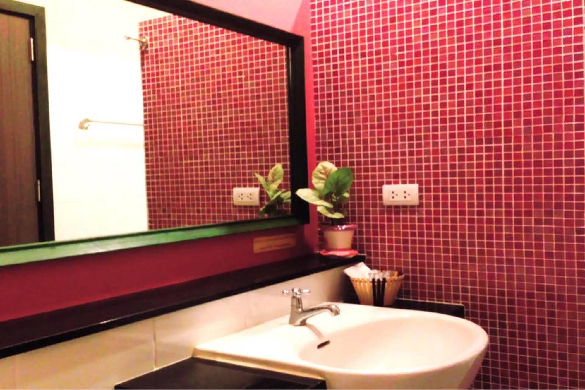 Mulberry House Hotel Pak Thong Chai Bagian luar foto