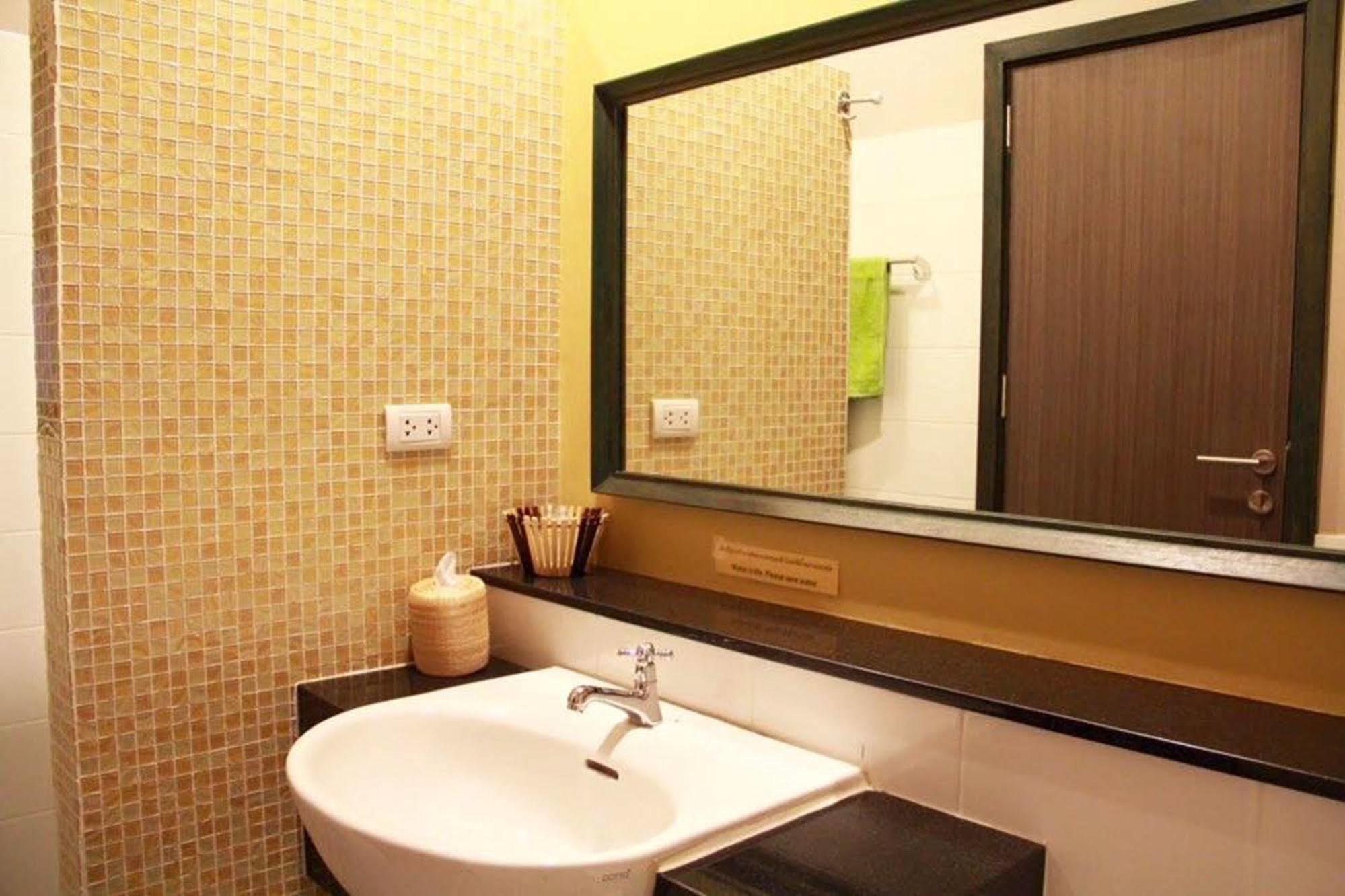 Mulberry House Hotel Pak Thong Chai Bagian luar foto