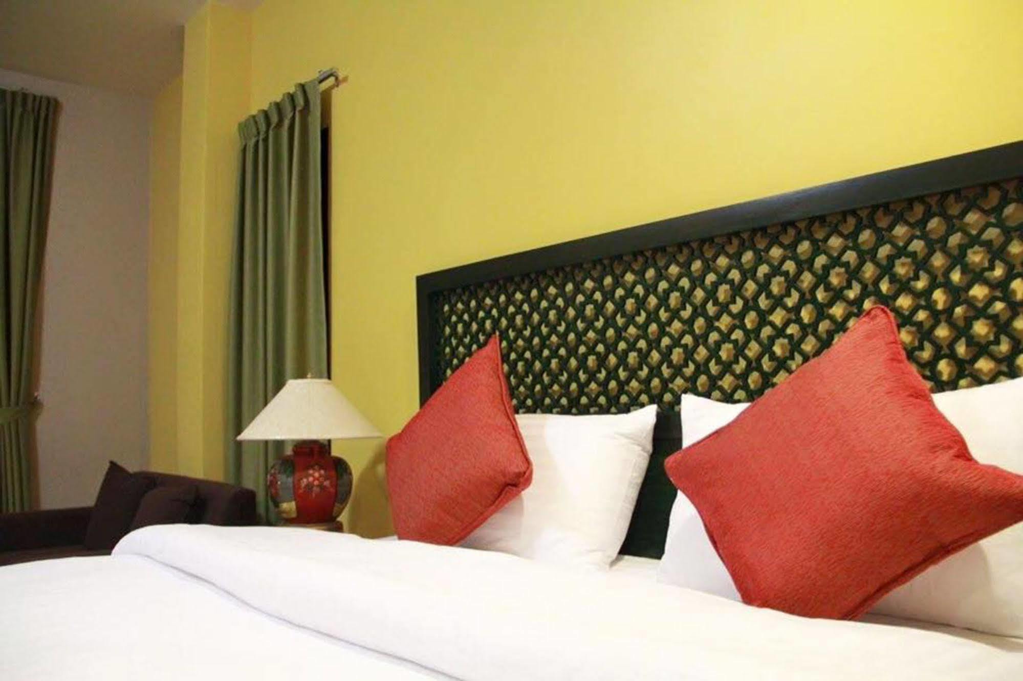 Mulberry House Hotel Pak Thong Chai Bagian luar foto